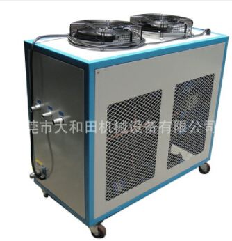 【小型冷水機】一款小型工業(yè)設(shè)備的高手！